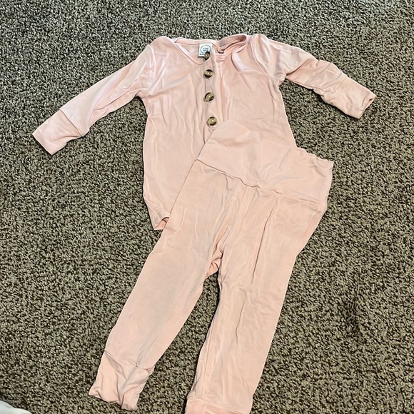 Lou Lou and Company Bundle of 2 Two Piece Tops and Bottoms Sets Floral and Pink - Picture 3 of 4